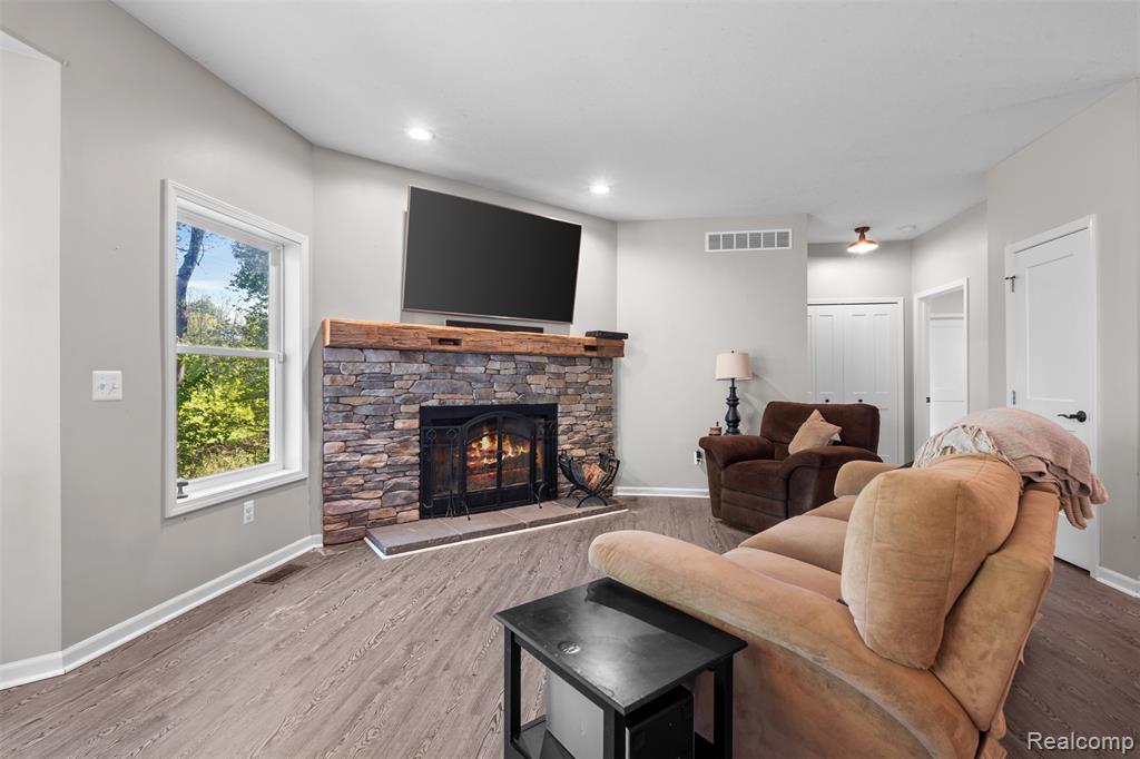 8306 Foster Road, Clarkston, MI — Photo 9