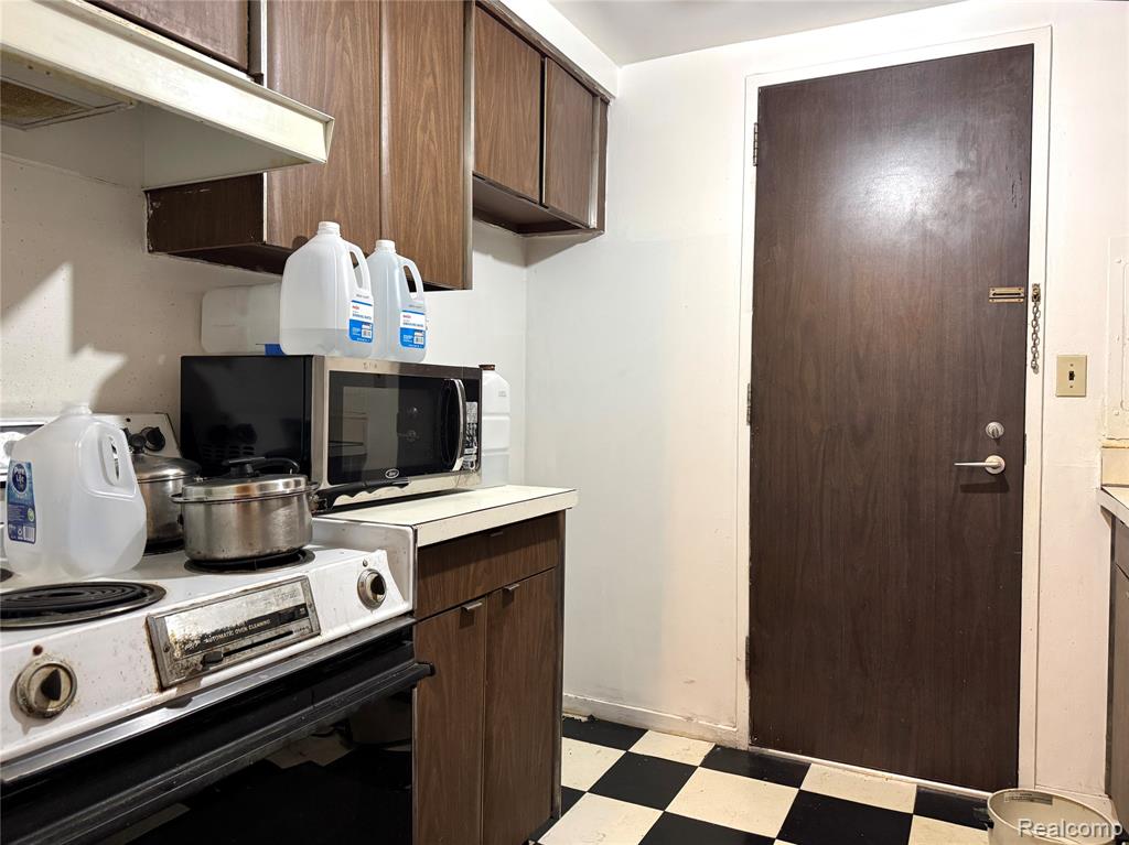 8200 E Jefferson Avenue, 204, Detroit, MI 48214 — Photo 5