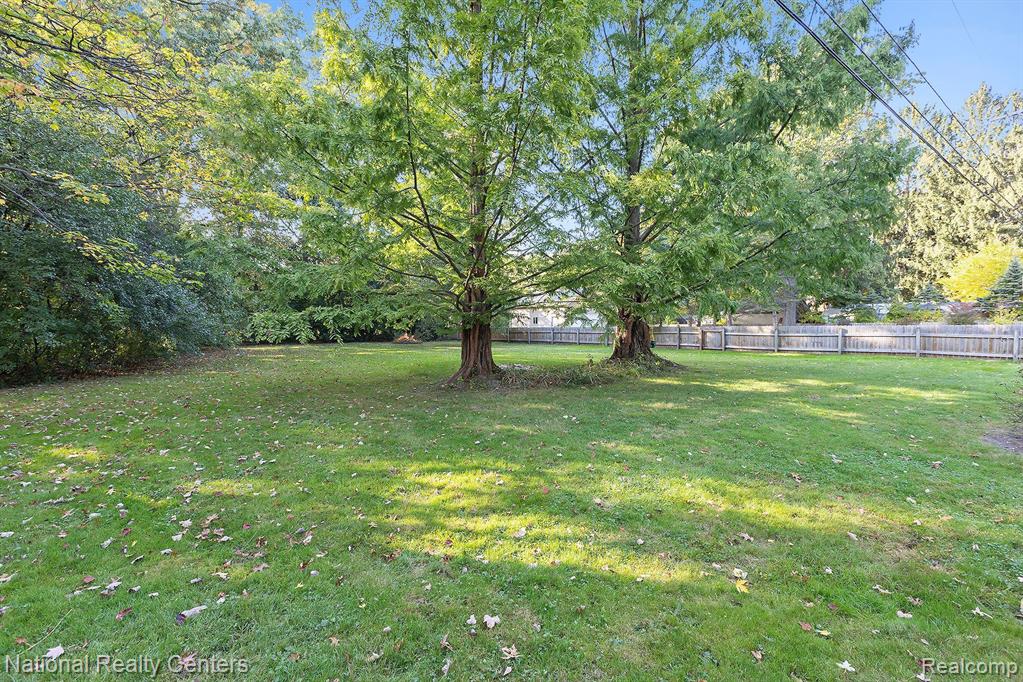 15421 ROBINWOOD Drive, Plymouth, MI 48170 — Photo 27