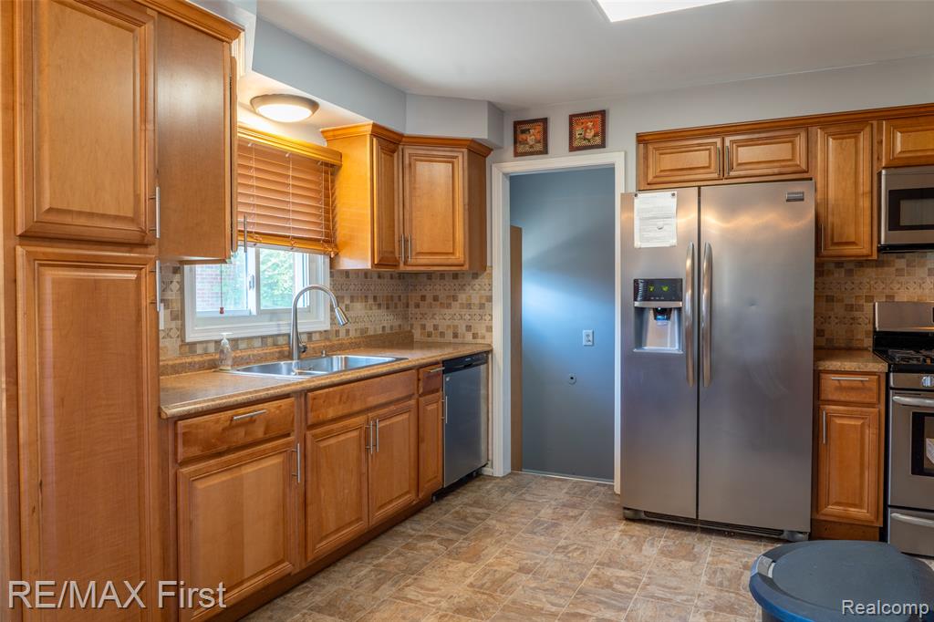 7257 State Park, Center Line, MI 48015 — Photo 14