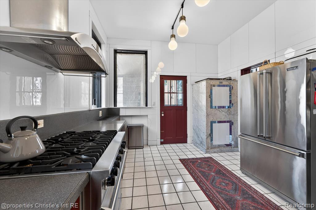 2150 Iroquois Street, Detroit, MI 48201 — Photo 27