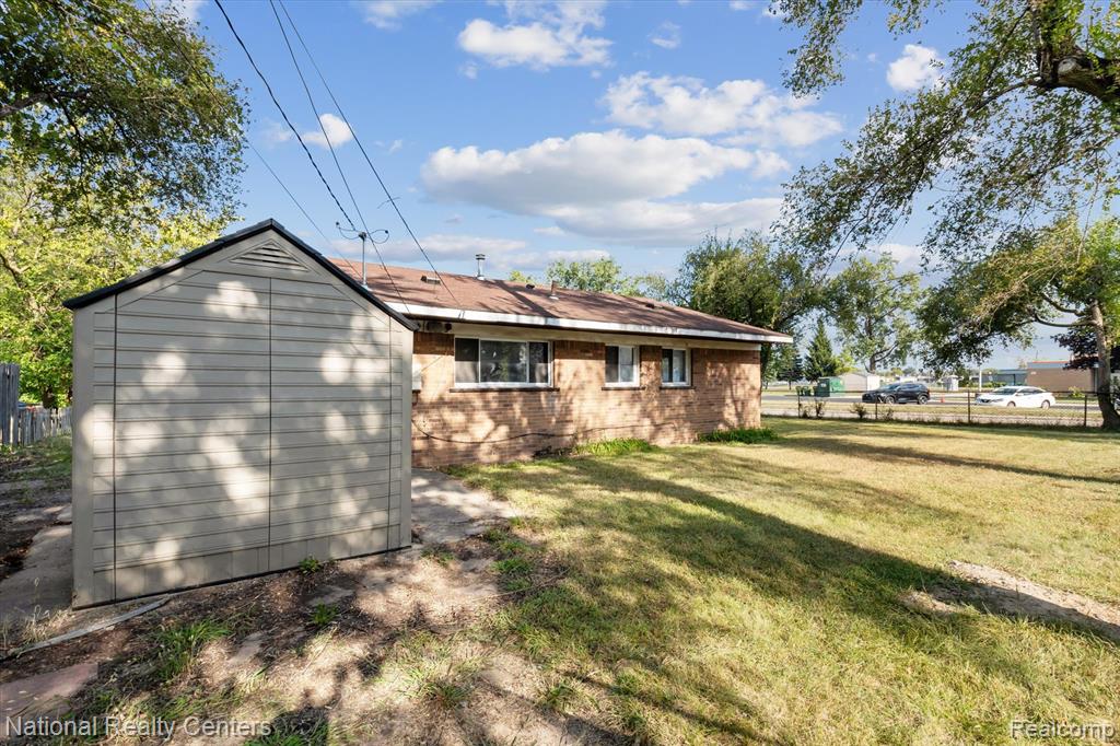 21901 Sloman Street, Oak Park, MI 48237 — Photo 22