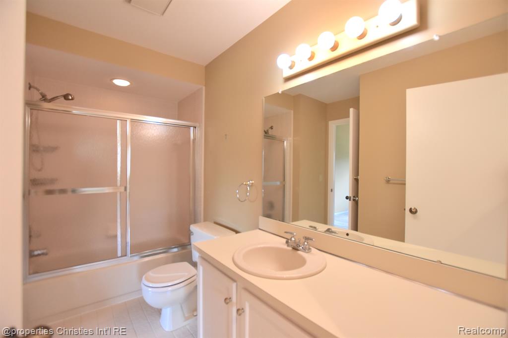 1752 S HILL Boulevard, Bloomfield Hills, MI 48304 — Photo 27