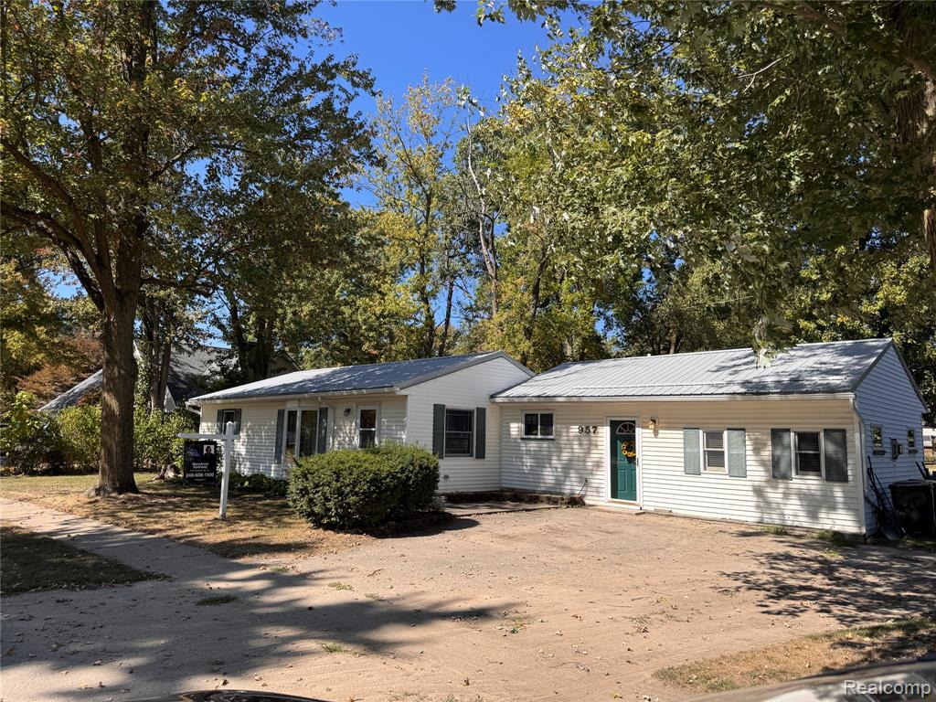 957 Miller Road N, Lake Orion, MI 48362 — Photo 2