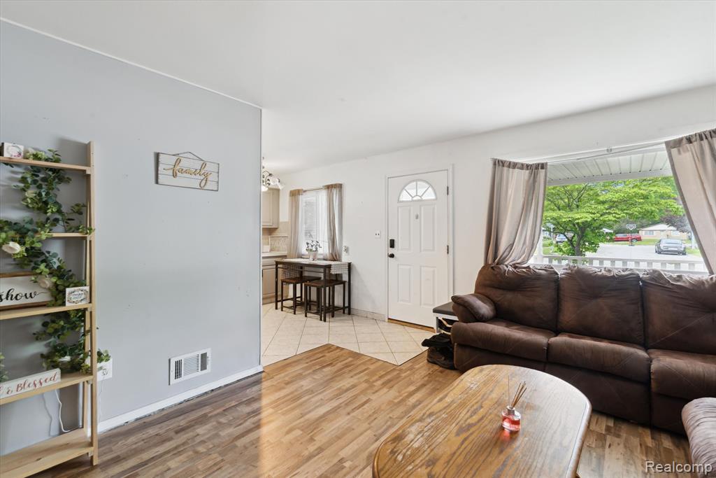 6057 Sylvia Street, Taylor, MI 48180 — Photo 8