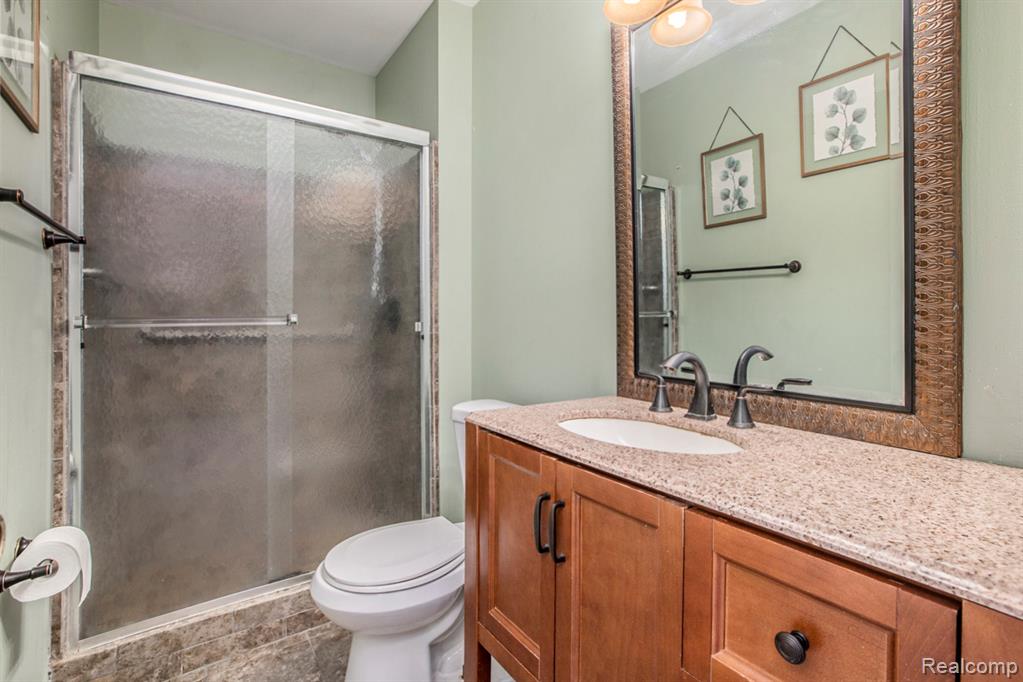 29761 Farmbrook Villa Lane, Southfield, MI 48034 — Photo 17