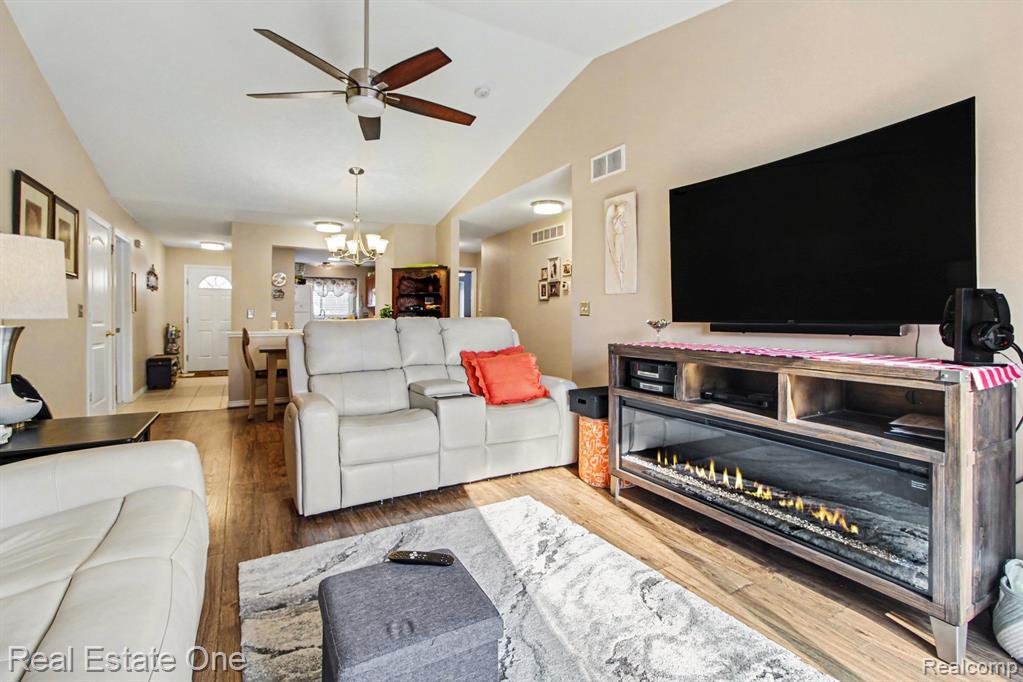 17504 Christina Drive, 193, New Boston, MI 48164 — Photo 8