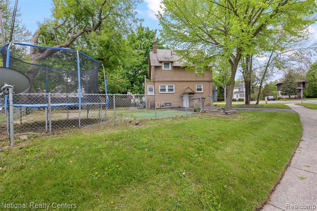 686 N Perry Street, Pontiac, MI 48342 — Photo 5