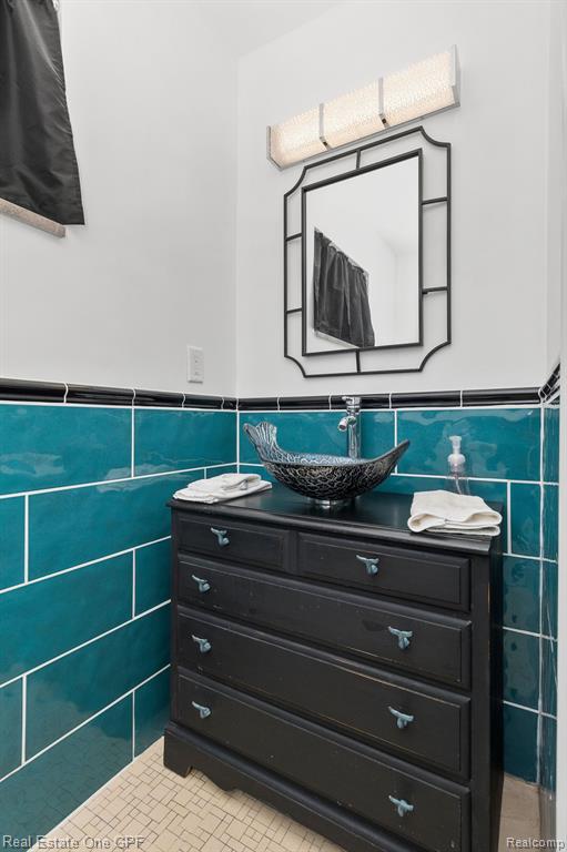 60 MOORLAND Drive, Grosse Pointe Shores, MI 48236 — Photo 30