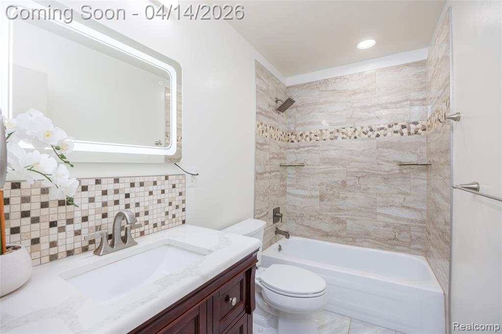 933 Kirts Boulevard, Troy, MI 48084 — Photo 15