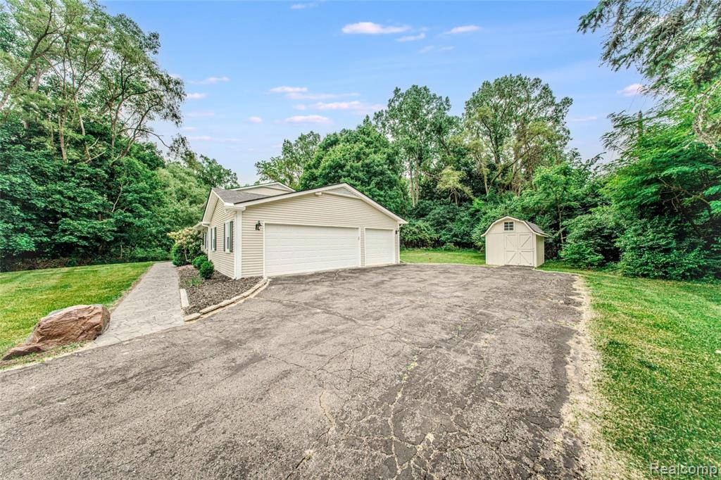 21993 Riverview Drive, Beverly Hills, MI 48025 — Photo 4