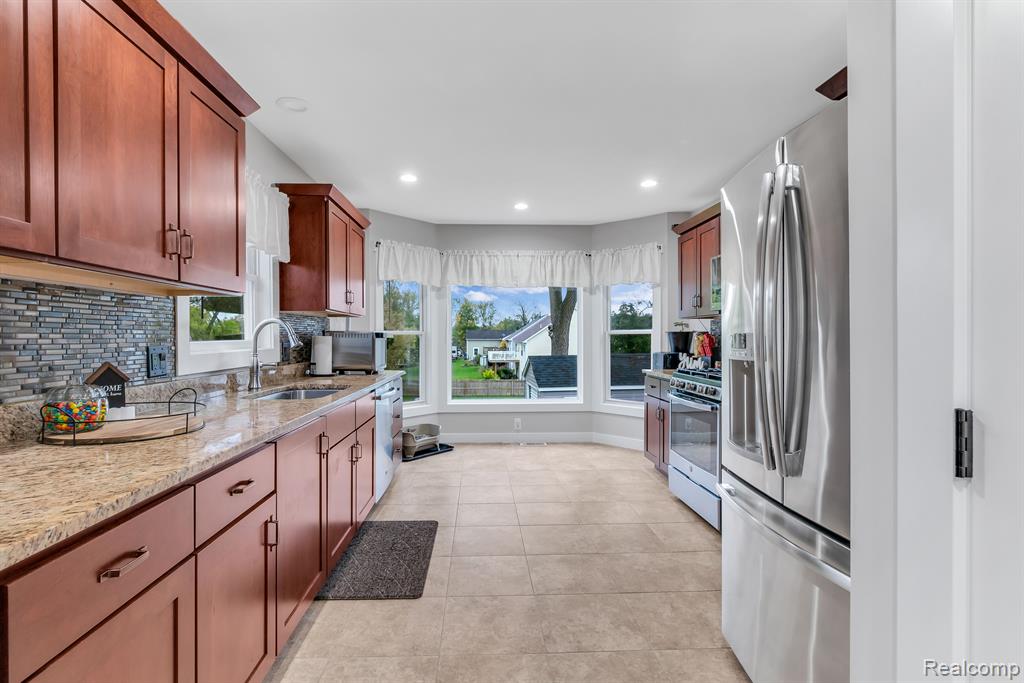 10174 HEGEL Road, Goodrich Vlg, MI — Photo 13