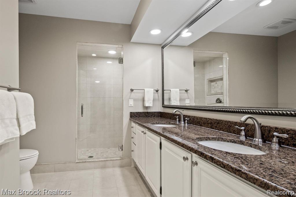 6082 N Shore Drive, West Bloomfield, MI 48324 — Photo 19