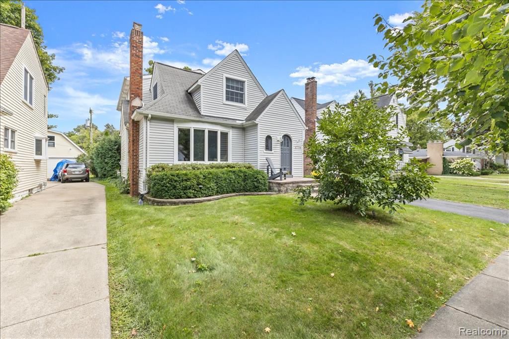 1775 Woodland Avenue, Sylvan Lake, MI 48320 — Photo 25