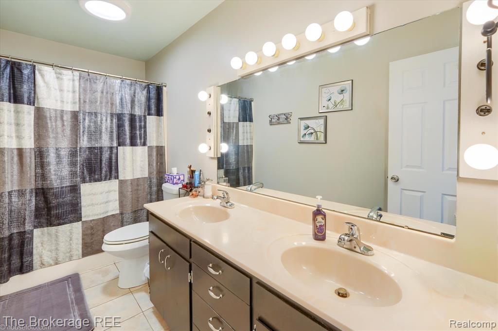 7310 Brewer Road, Flint, MI 48507 — Photo 37