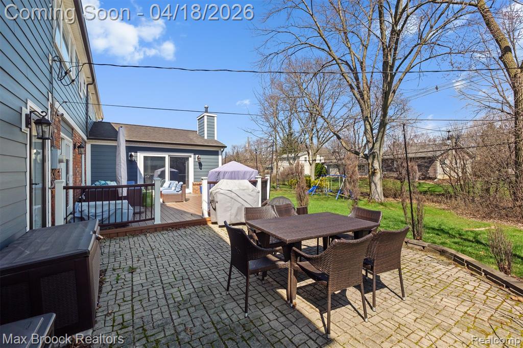 7359 Coach Lane, West Bloomfield, MI — Photo 55