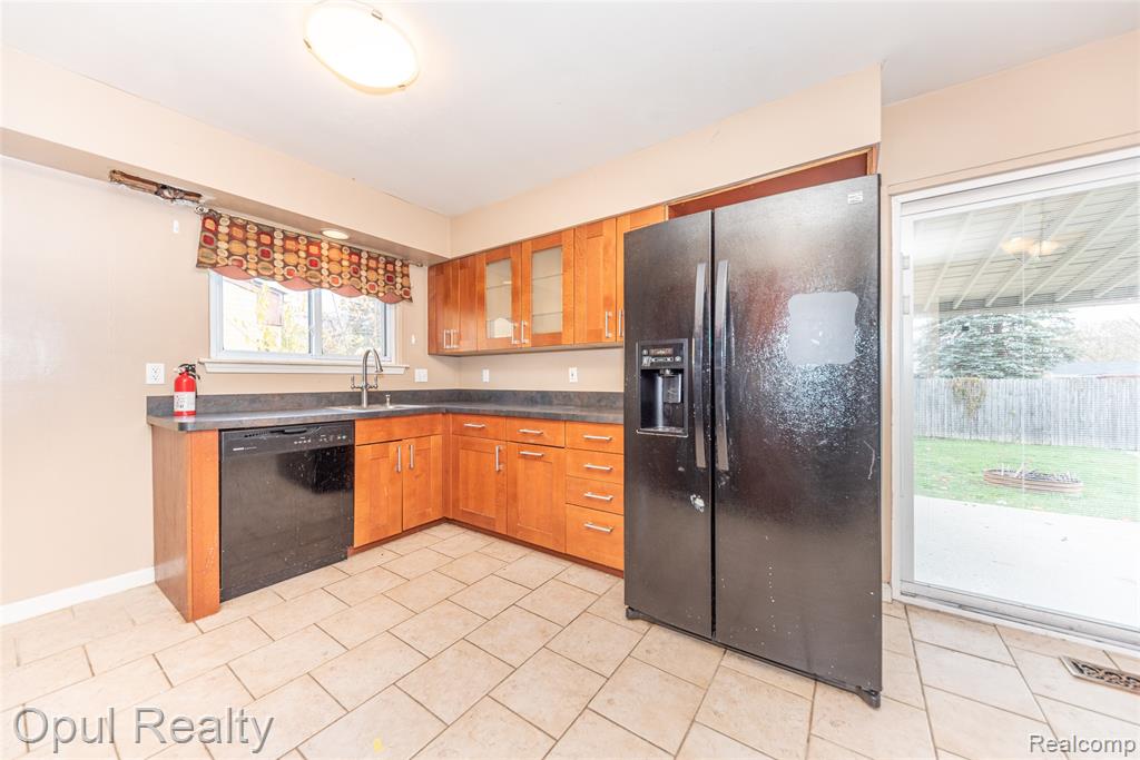 8234 Perrin Avenue, Westland, MI — Photo 12