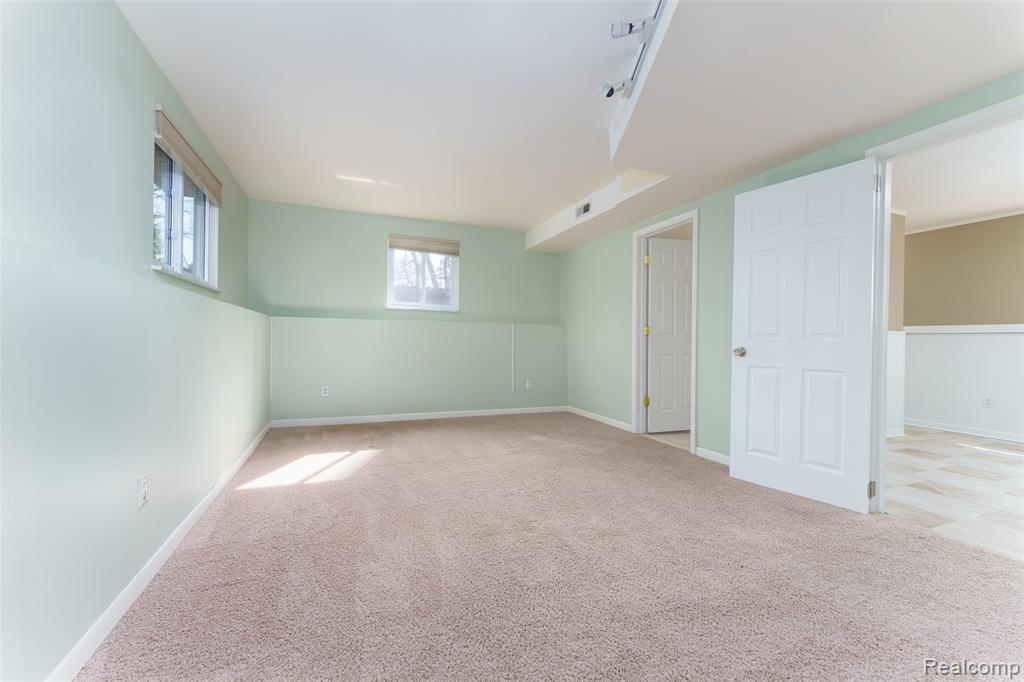 1243 Blue Heron Drive, Highland, MI — Photo 21