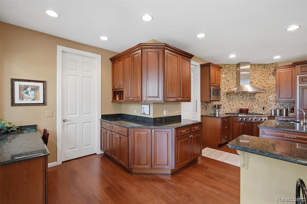 5110 Kitson Lane, West Bloomfield, MI 48324 — Photo 16