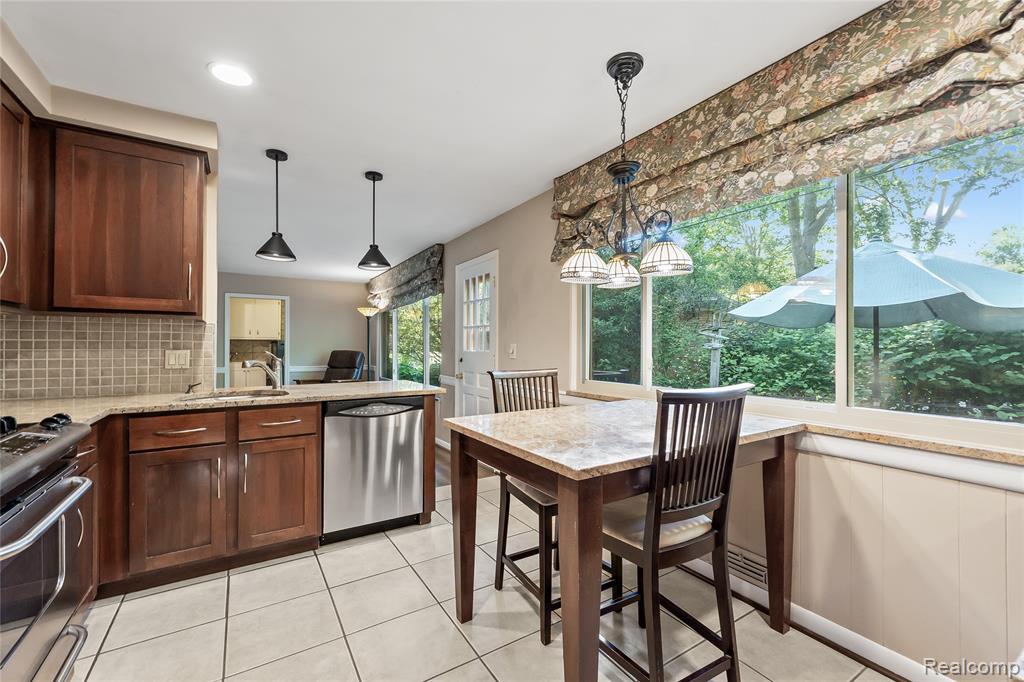 23270 Fleming Drive, Farmington, MI 48335 — Photo 8