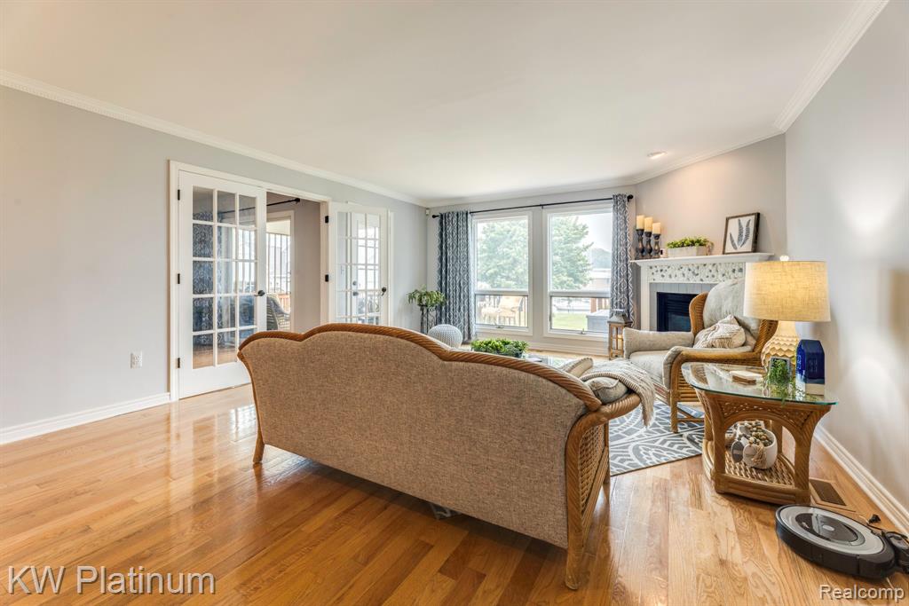 819 E Pointe, Port Huron, MI 48060 — Photo 15