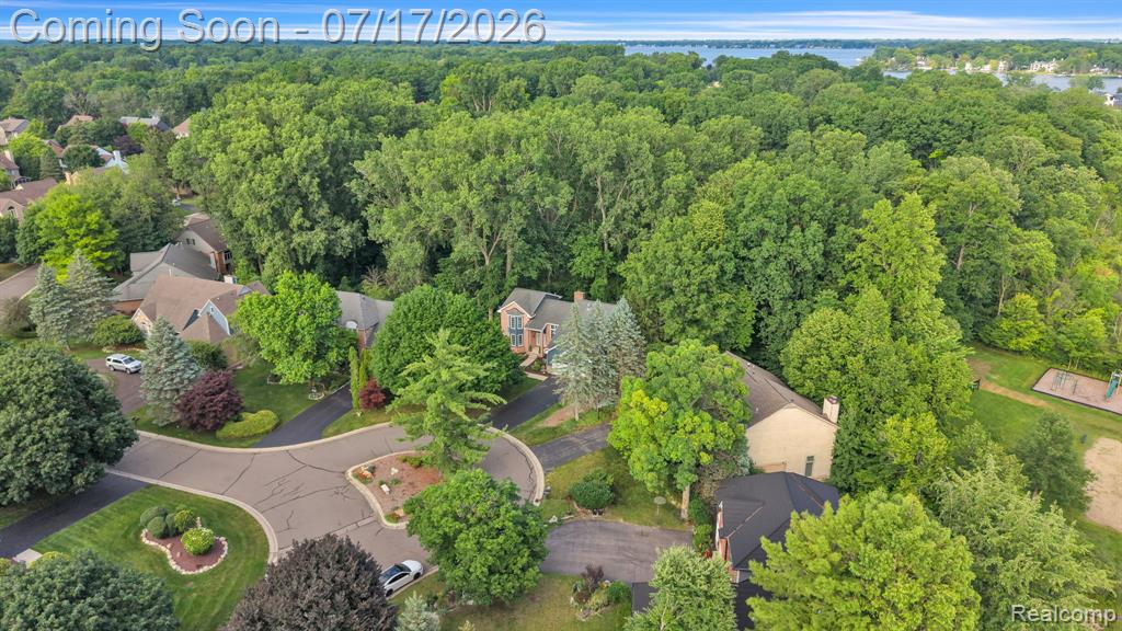 6081 Beachwood Drive, West Bloomfield, MI 48324 — Photo 72