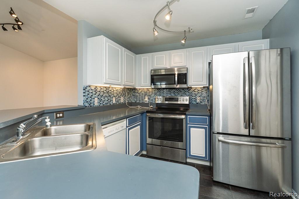 51780 Adler Park Drive W, Chesterfield, MI — Photo 5