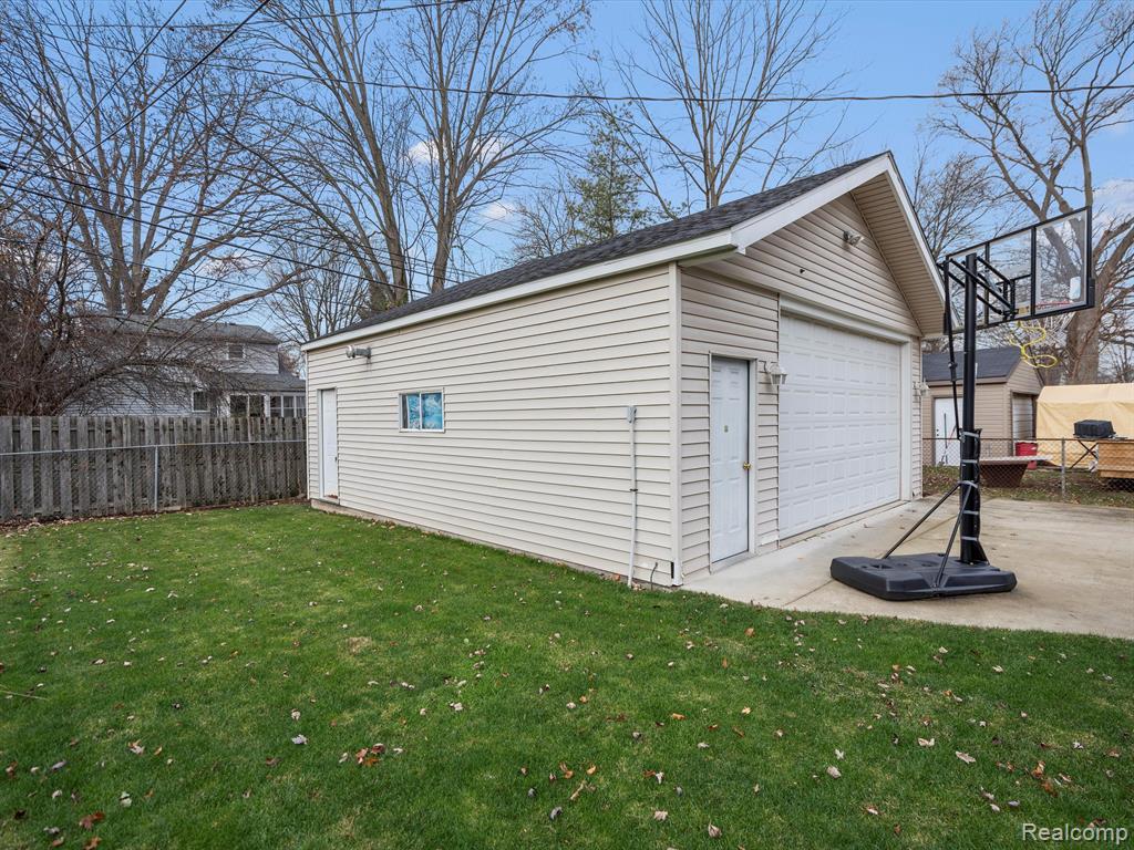 829 N REMBRANDT Avenue, Royal Oak, MI 48067 — Photo 21