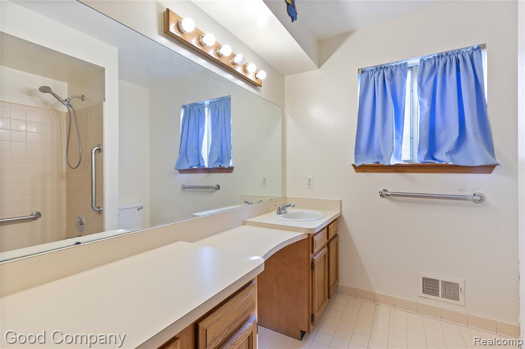 26731 Coachlight Street, Woodhaven, MI 48183 — Photo 19