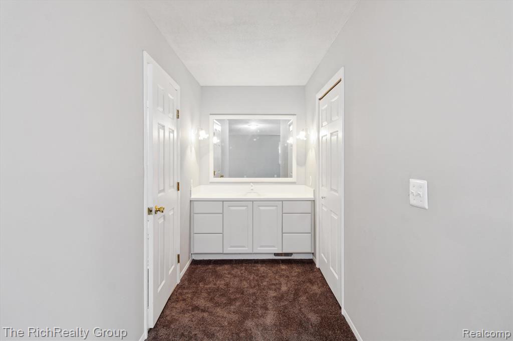 43101 LANCELOT Drive, Canton, MI 48188 — Photo 32