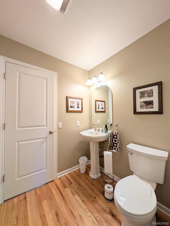 5441 Meadow Creek Court, Flint, MI 48532 — Photo 21