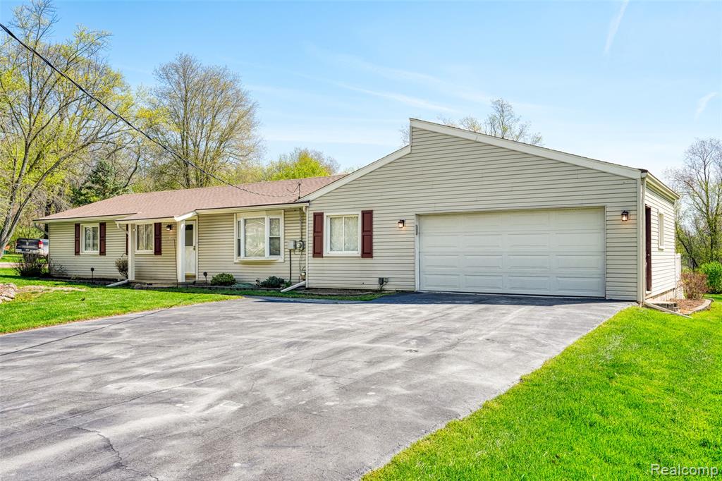 11891 Post Lane, South Lyon, MI 48178 — Photo 2