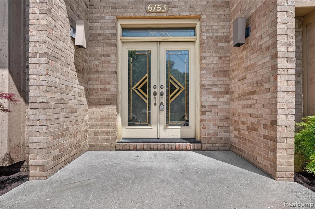 6153 Pickwood Drive, West Bloomfield, MI — Photo 2