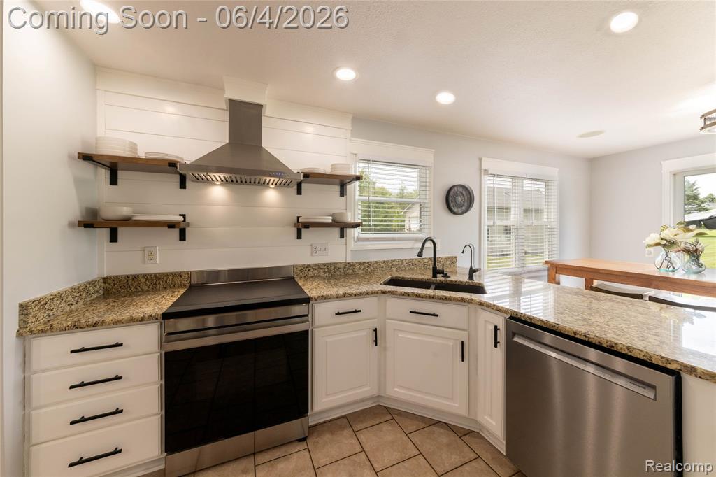 12621 Golden Oaks Drive, Milford, MI 48380 — Photo 7