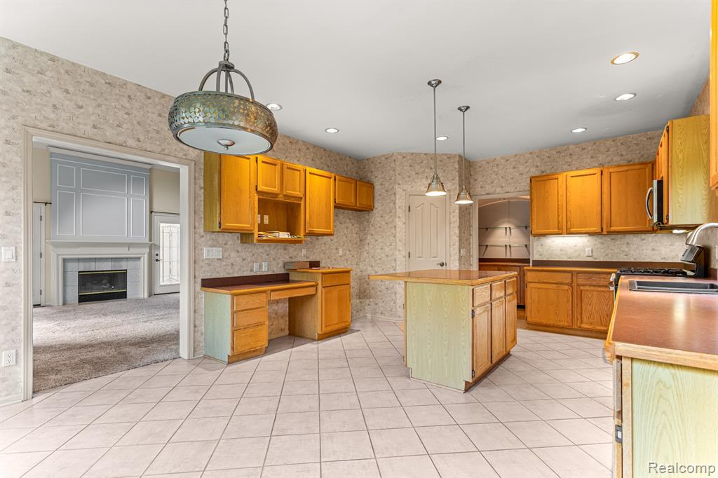 47553 TEN POINT Drive, Canton, MI 48187 — Photo 12