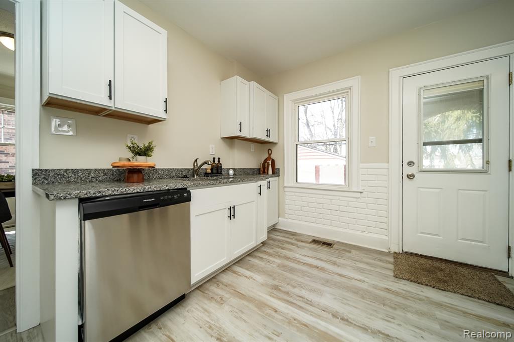 11399 Seminole, Redford, MI 48239 — Photo 23