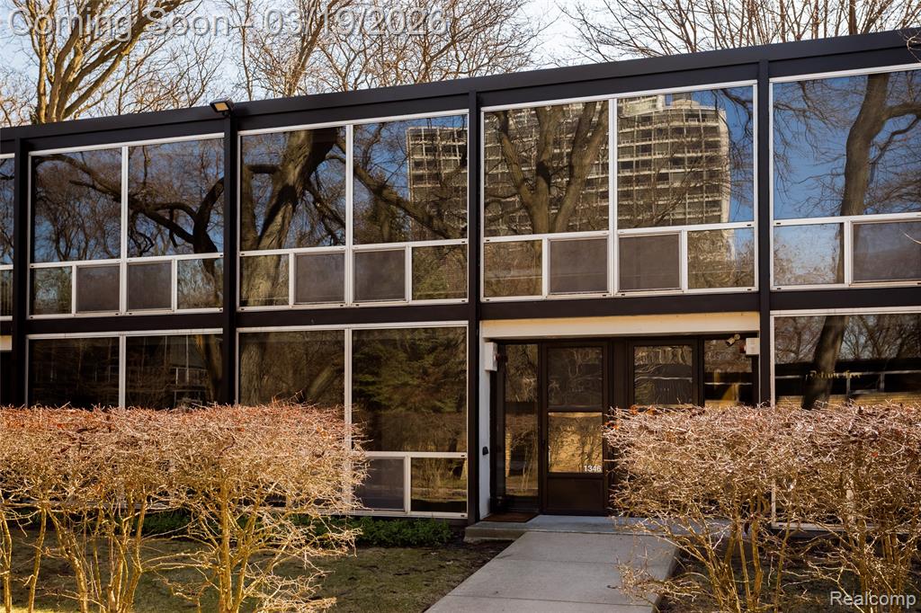 1346 Nicolet Place
