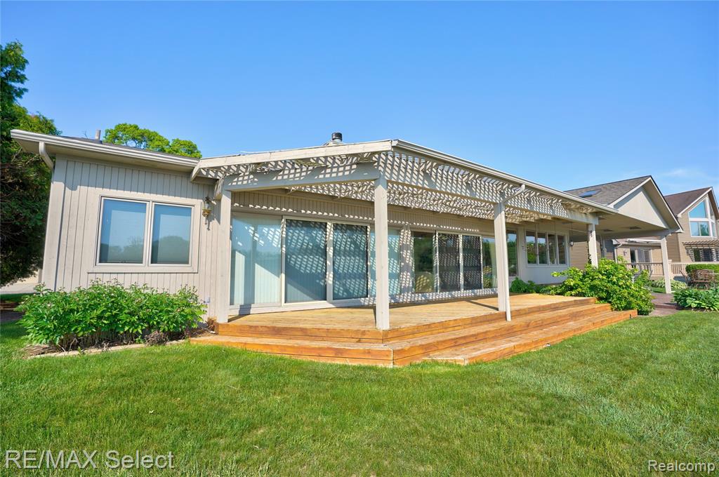 13154 Lake Shore Drive, Fenton, MI 48430 — Photo 5