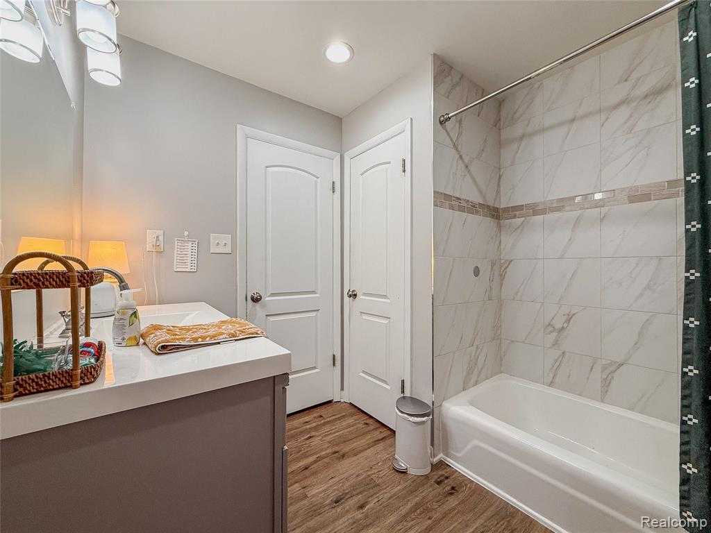 3965 Midland Road E, Waterford, MI 48329 — Photo 13