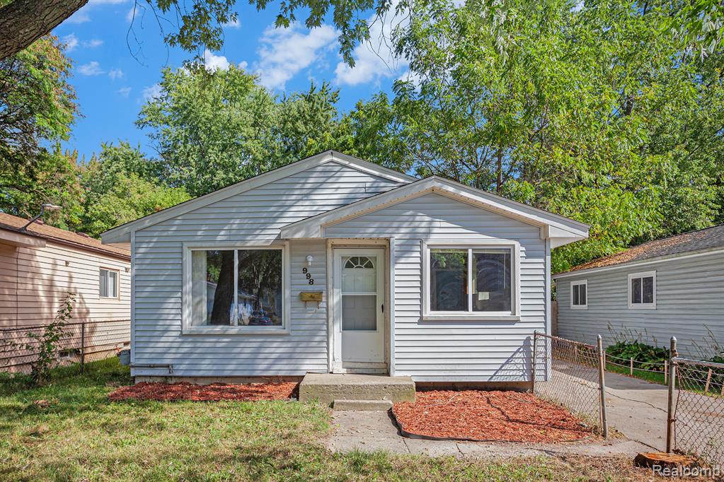 998 Dewey Street, Pontiac, MI 48340 — front exterior
