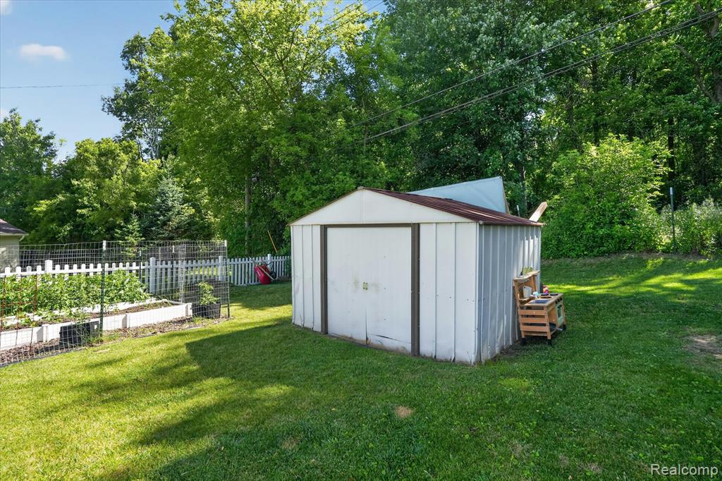 852 Manor Drive, Milford, MI 48381 — Photo 41