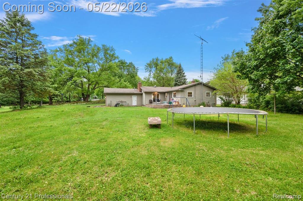4255 Whispering Oak Drive, Flint, MI 48507 — Photo 11