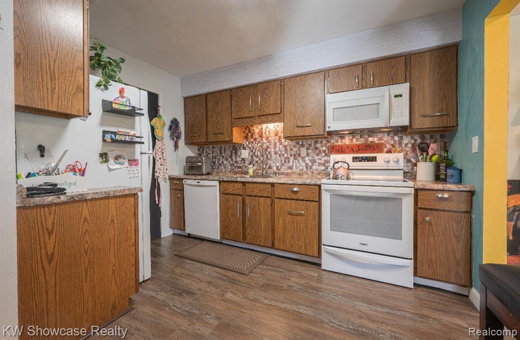 7455 BRYNMAWR Court, 31, West Bloomfield, MI — Photo 10
