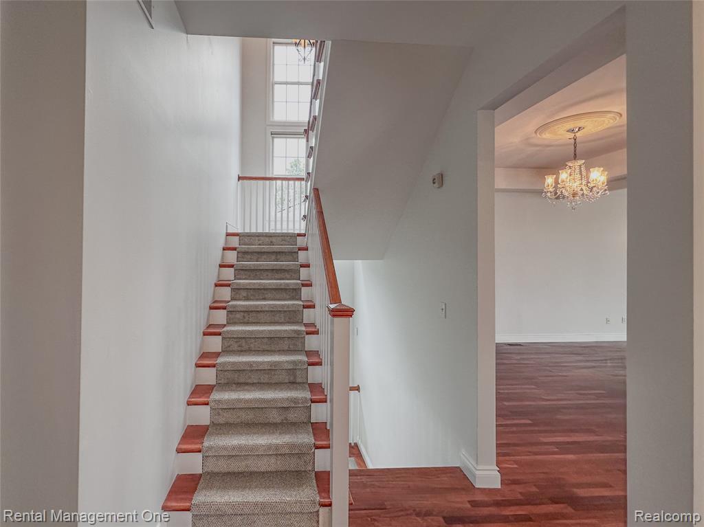 5742 PUTNAM Drive, West Bloomfield, MI 48323 — Photo 24
