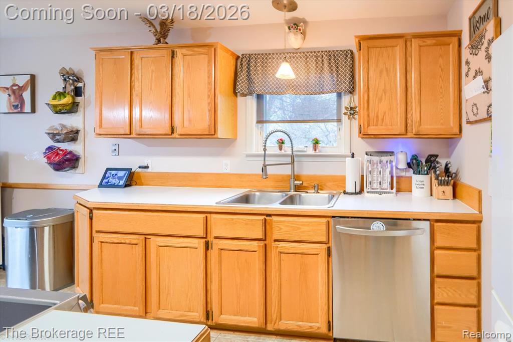 6047 Hearthside Place, Grand Blanc, MI 48439 — Photo 17