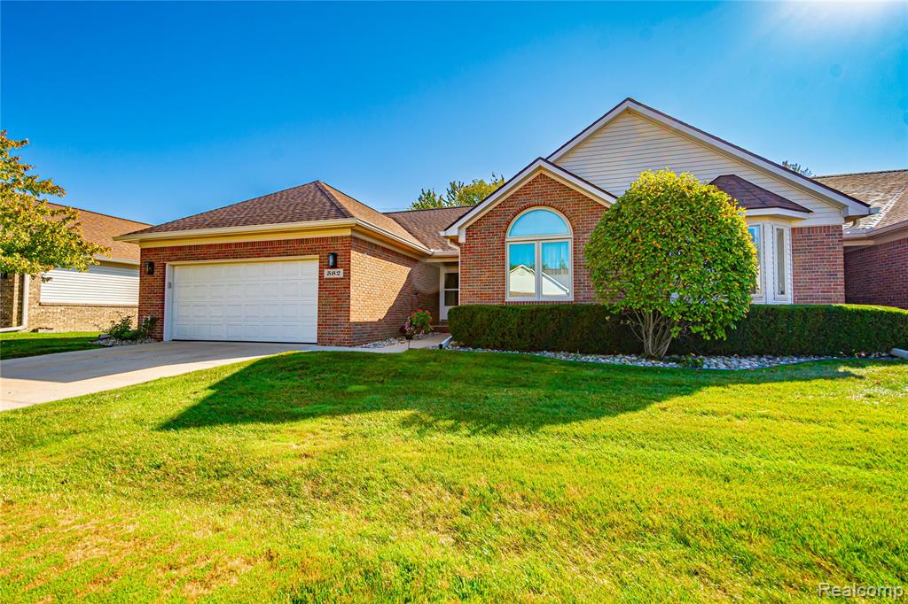 582 Snowbird Circle E Circle E, St. Clair, MI 48079 — Photo 2