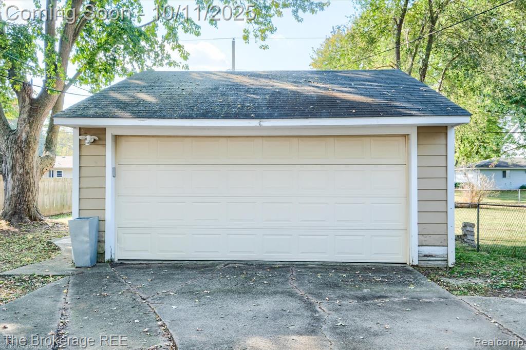 5241 Drayton Road, Clarkston, MI — Photo 3
