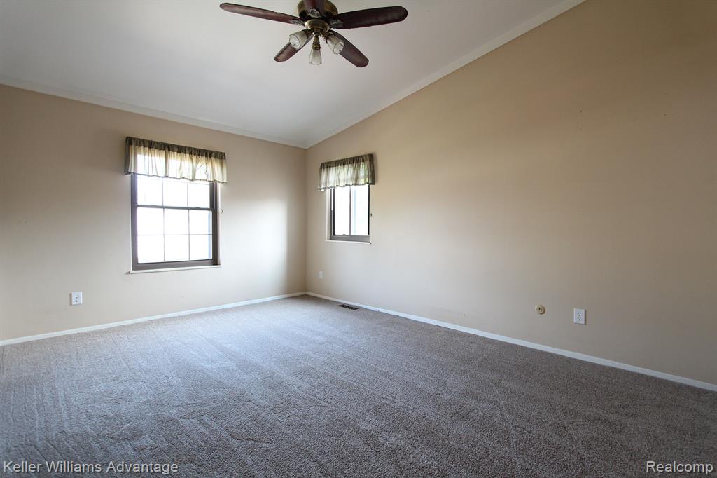 22180 Pondview, Novi, MI — Photo 19