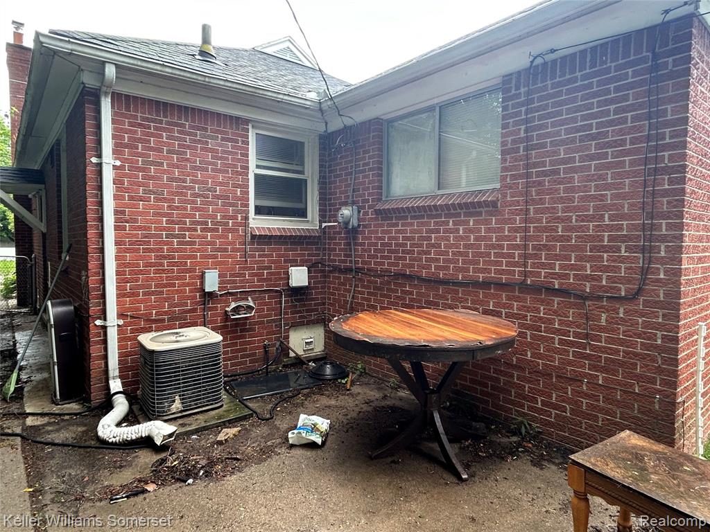 18573 Elkhart Street, Harper Woods, MI 48225 — Photo 9
