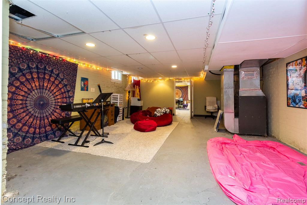 440 E FERRY Street, Detroit, MI 48202 — Photo 33
